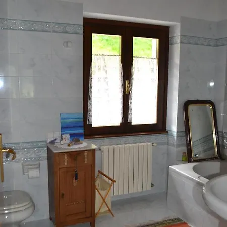 Casa Di Montagna In San Colombano, Vista, Relax , Wifi